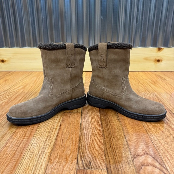 Ariat Tan and Brown Sueded Leather Sherpa Lined Boots 4LR - Picture 3 of 11
